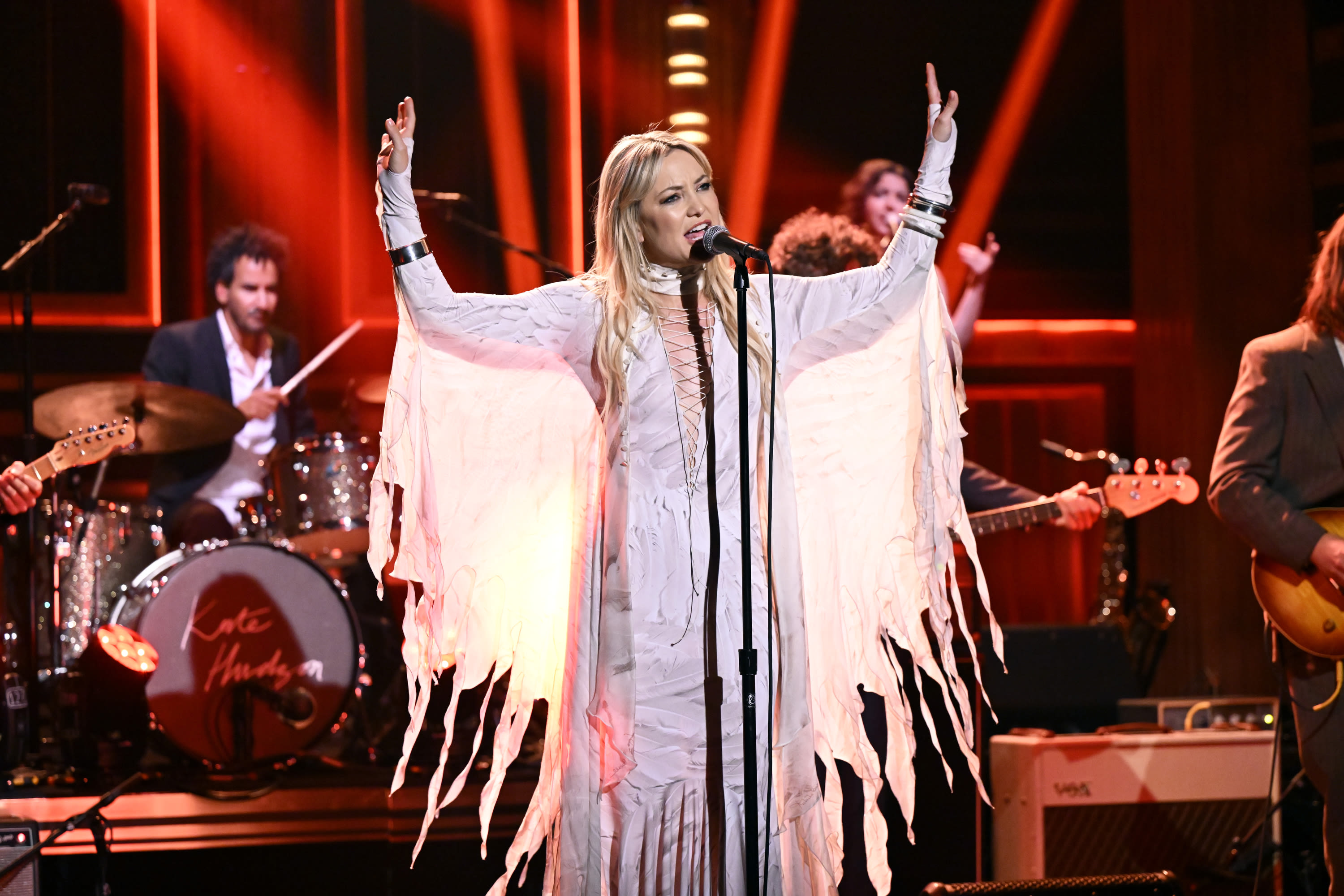 Watch Kate Hudson’s Soulful Performance of ‘Gonna Find Out’ on ‘Fallon’