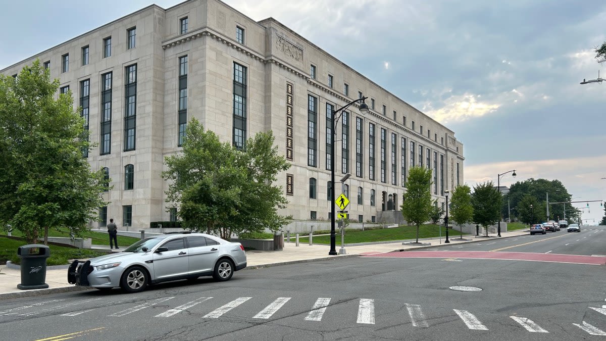 Intruder knocked out power at state office building in Hartford: police