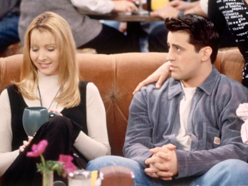 Friends fame Lisa Kudrow reflects on how Matt LeBlanc once helped her escape a downward spiral | - Times of India
