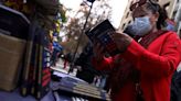 Best-seller divisivo: cópias da nova Constituição do Chile chegam às ruas