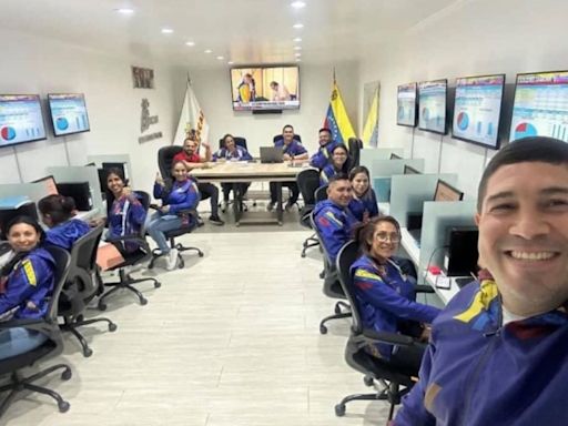 La selfie del escándalo: una foto de un funcionario chavista en un búnker de cómputos alimenta las denuncias de fraude contra Nicolás Maduro