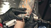 Los tatuajes aguijonean nuestro sistema inmunitario: estos son sus riesgos para la salud