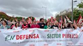 Cientos de personas se movilizan en Sevilla en defensa del sector público