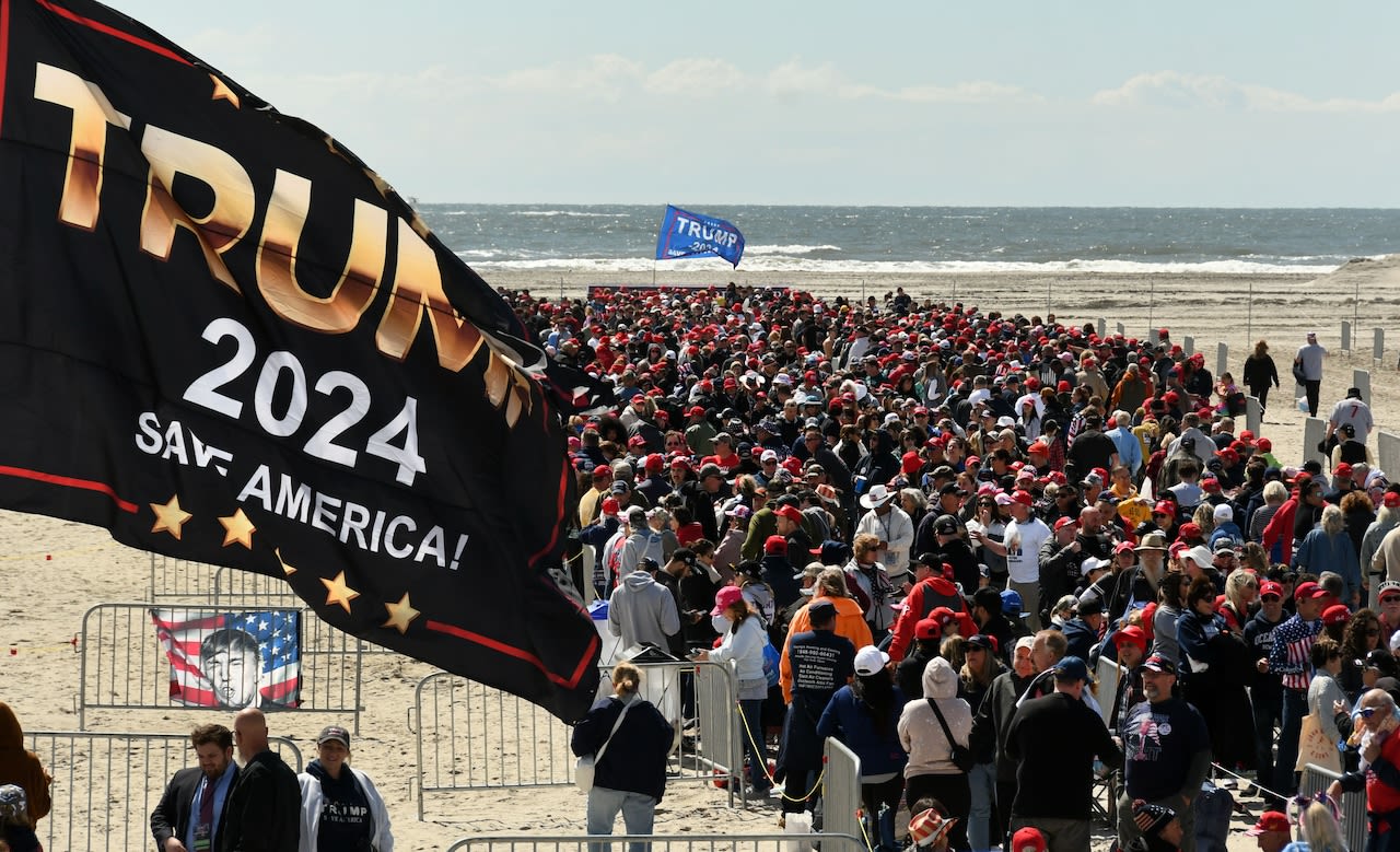 Wild scene at the Jersey Shore rally as crowds await former President Trump