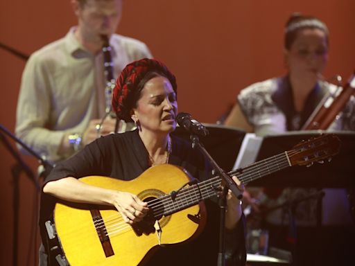 Natalia Lafourcade saca a bailar a los géneros latinos en la Riviera Maya de México