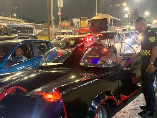 “Ni el Caballero de la Noche se salvó”: multan a conductor de un Batimóvil en CDMX