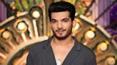 Arjun Bijlani brings Shah Rukh Khan's charm to Laughter Chefs; shares VIDEO