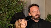 JLO pregunta a Ben Affleck: "¿Esto es lo que haces cuando dices que estás trabajando todo el día?"