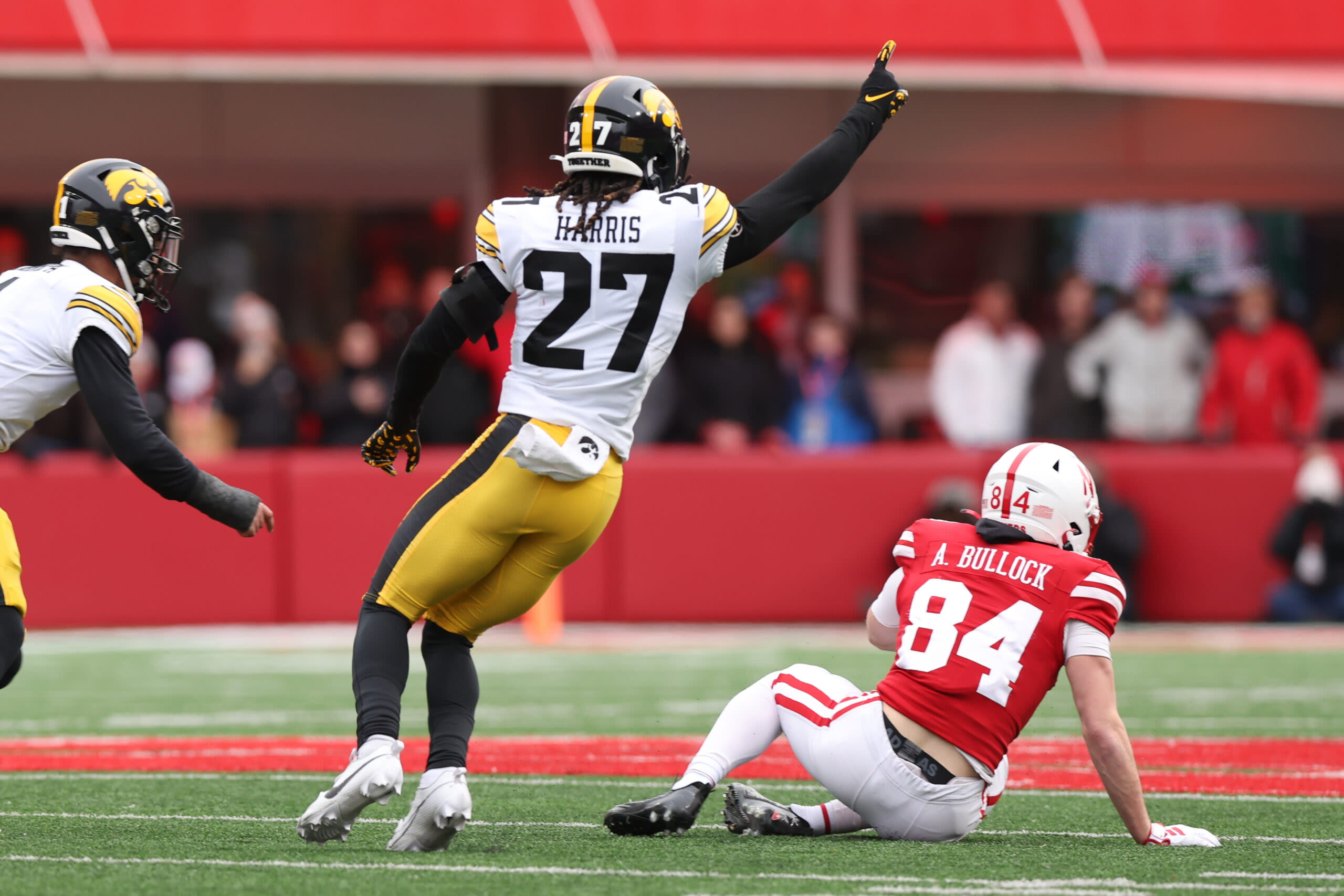 CBS Sports stamps Iowa Hawkeyes as a top-three DB room in America