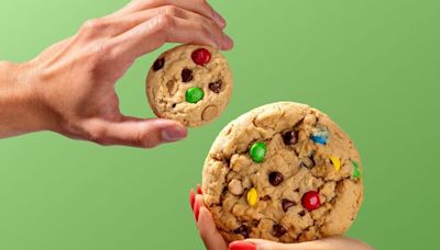 Crumbl Cookies employee issues stern warning about viral 'free cookies' trick