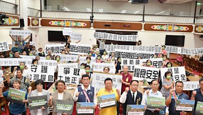 反對國防部在台東關山蓋戰備道 饒慶鈴、黃建賓帶近百鄉親北上抗議