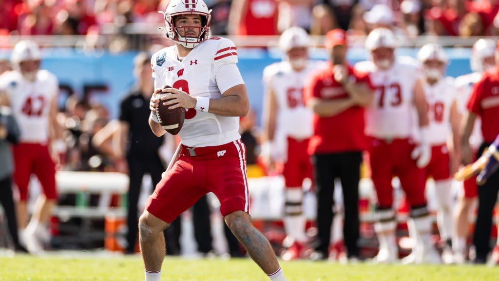 Former Wisconsin Badgers QB signs with San Francisco 49ers as undrafted free agent