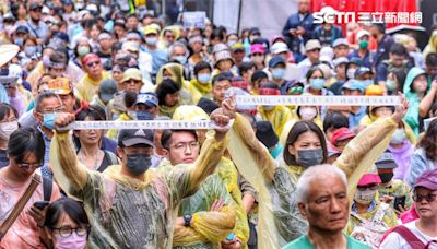 不斷更新／立法院外雨停放晴 主辦單位：破萬群眾挺身反黑箱、反濫權