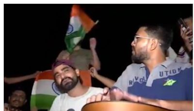WATCH | Mumbai's Marine Drive Witness Fans Singing Songs, Cheering For Team India - News18