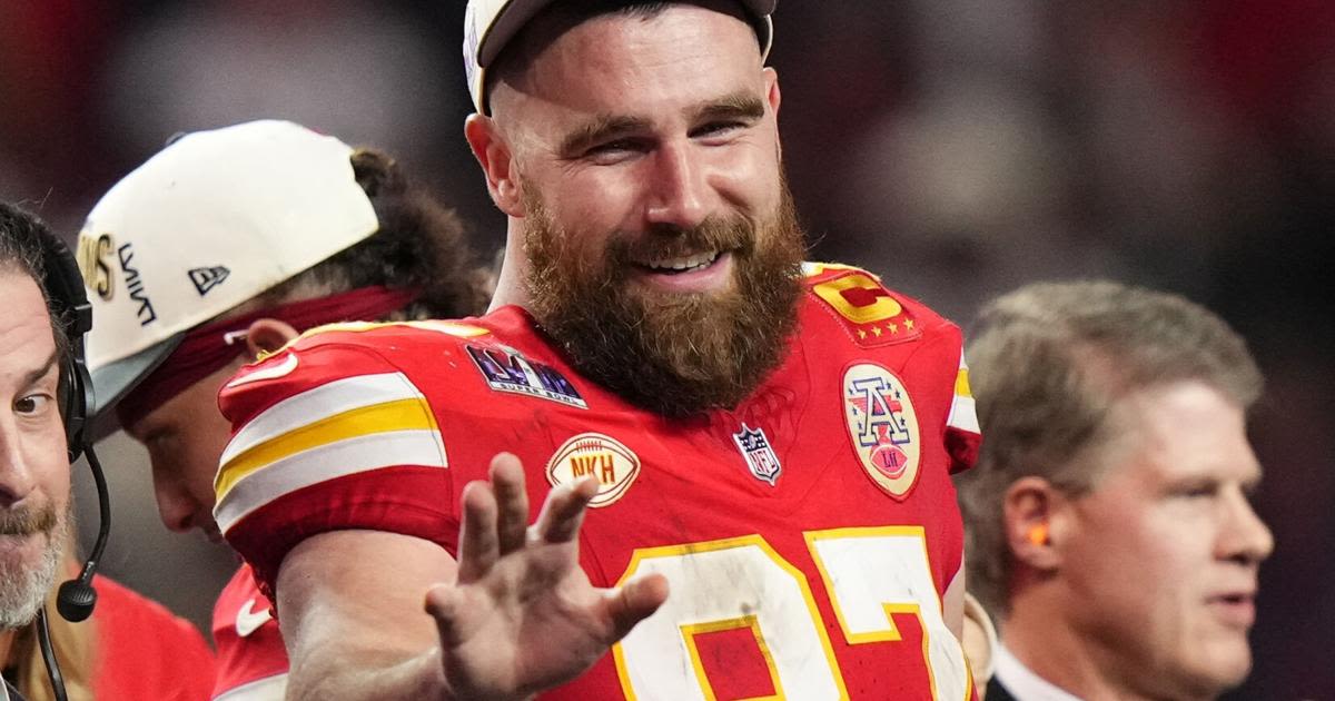 Chiefs sign Kelce to 2-year extension