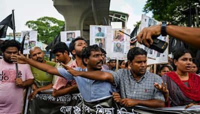 Bangladesh students vow to resume protests unless leaders freed