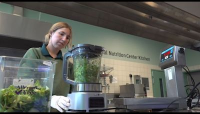 Meet the tiny crew that feeds all the animals at the Saint Louis Zoo