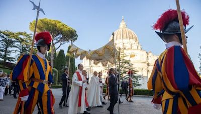 Vatican Eucharistic procession honors protomartyrs of Rome