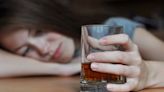 Attractive people more likely to have drinking problems, scientists say