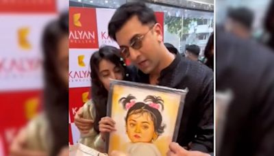 Viral: Ranbir Kapoor's Reaction To A Fan Gifting Him Raha's Portrait