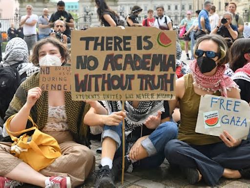 Berlin: Polizei räumt propalästinensische Sitzblockade an Humboldt-Universität