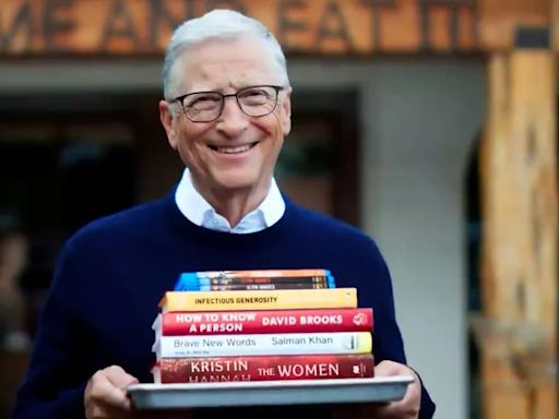Los cinco libros que Bill Gates recomienda leer este verano: Vietnam, espías, Inteligencia Artificial y autoayuda