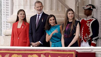 Leonor y Sofía dan una sorpresa a su padre, Felipe VI, pidiendo un brindis por él y Letizia