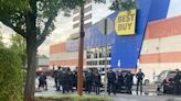 Portland police quietly evacuate entire Best Buy store, arrest robbery suspect who was left inside