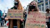 Un centenar de manifestantes propalestinos acampan en la Universidad de Ámsterdam, en Países Bajos