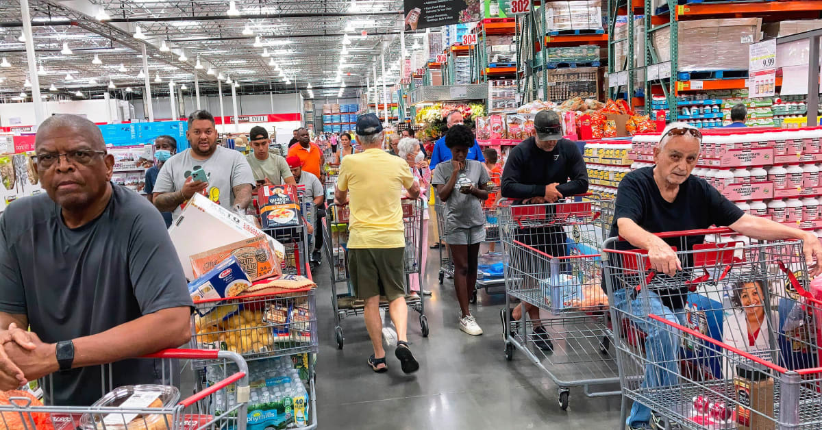 Costco's Brand New Food Court Treat Has Shoppers Racing to Grab It