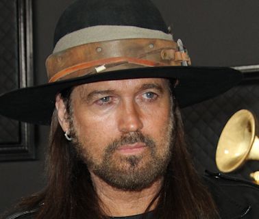 Billy Ray Cyrus traite sa fille Miley Cyrus de « salope » dans un enregistrement choquant