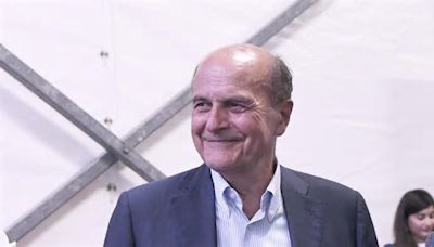 Le mucche, i prosciutti: così Bersani è diventato il portafortuna del Pd