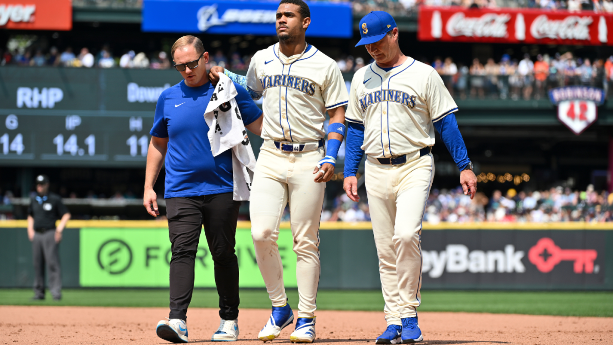 Julio Rodríguez injury update: Mariners star lands on IL after crashing into wall as AL West lead vanishes