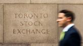 Corporate earnings underpin TSX as oil prices slide