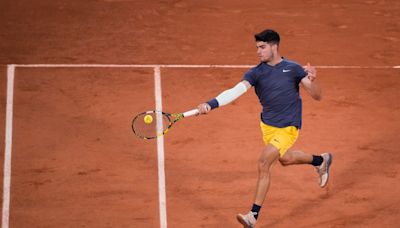 Stan Wawrinka, who is 39, beats Andy Murray, who is 37, at the French Open. Alcaraz and Osaka win