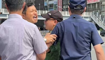 民眾黨舉行519草根行動記者會 台灣國酸「來看表演」被架走