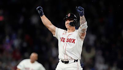 Tyler O'Neill's bloop single lifts Boston Red Sox past Chicago Cubs 5-4