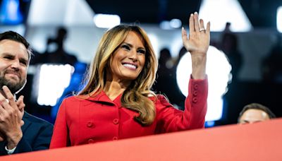 Melania Trump reaparece en una serie de videos enigmáticos tras meses de silencio