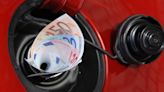 Ocho euros más por llenar el depósito: ni la gasolina ni el diésel recuperan los precios anteriores a la guerra de Ucrania