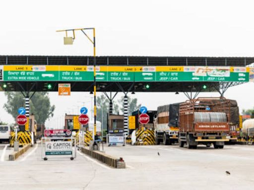 THESE NHAI Rules Guarantee FREE Passage To Cars At Toll Plazas; Know What They Are