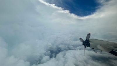 Plane flies into the eye of Hurricane Beryl