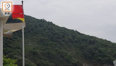 因大浪關係 港島南及西貢區多個泳灘懸掛紅旗