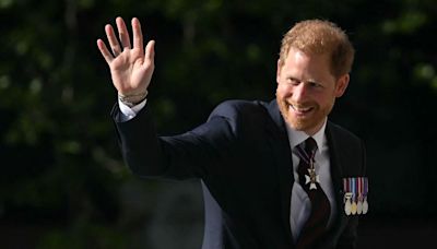 Harry met with loud cheers as he arrives at St Paul's after King snubs meeting