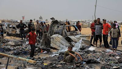 Indignación mundial por bombardeo israelí en un campo de desplazados de Rafah