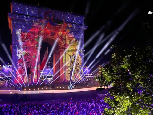 Parade des champions - "On est en train d’assister au premier concert de l’histoire sans chanteur", "Clôturer comme ça, quelle honte", "Le public qui hue de déception" : les internautes...