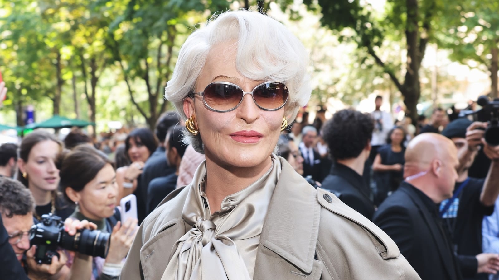 Alexis Stone transforms into Miranda Priestly for Paris Fashion Week