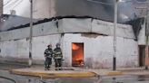 Incendio en San Martín de Porres: bomberos intentan apagar llamas en depósito de cueros