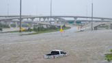 Apagones, inundaciones y una ola de calor: los estragos tras el paso de Beryl por Texas