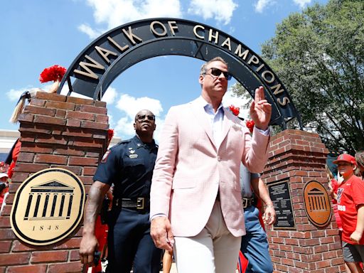 Lane Kiffin 'disappointed' in Ole Miss fans for leaving games early: 'I don't understand it'