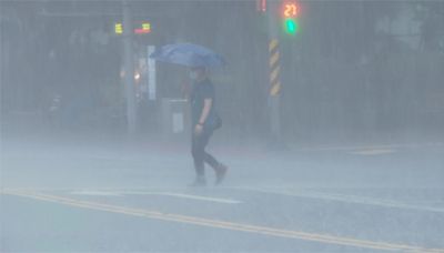 出門帶傘！中南部4縣市大雨特報 今高溫將飆36度